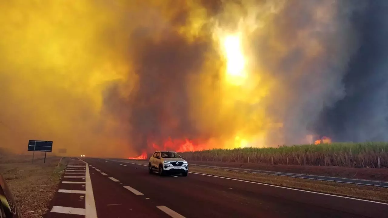 ​Mogi Mirim , bem como todas as cidades da região, ficaram com céu nublado e alaranjado na tarde desta sexta-feira.