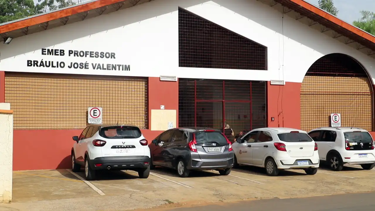 Mães de alunos do Integral aguardam divulgação de lista
